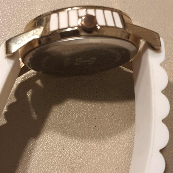 🦋10/$20🦋 Charming Charlie Goldtone/White Rhinestone Silicone Women's Watch - Picture 3 of 5